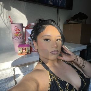 Meet your Posher, Madelaine